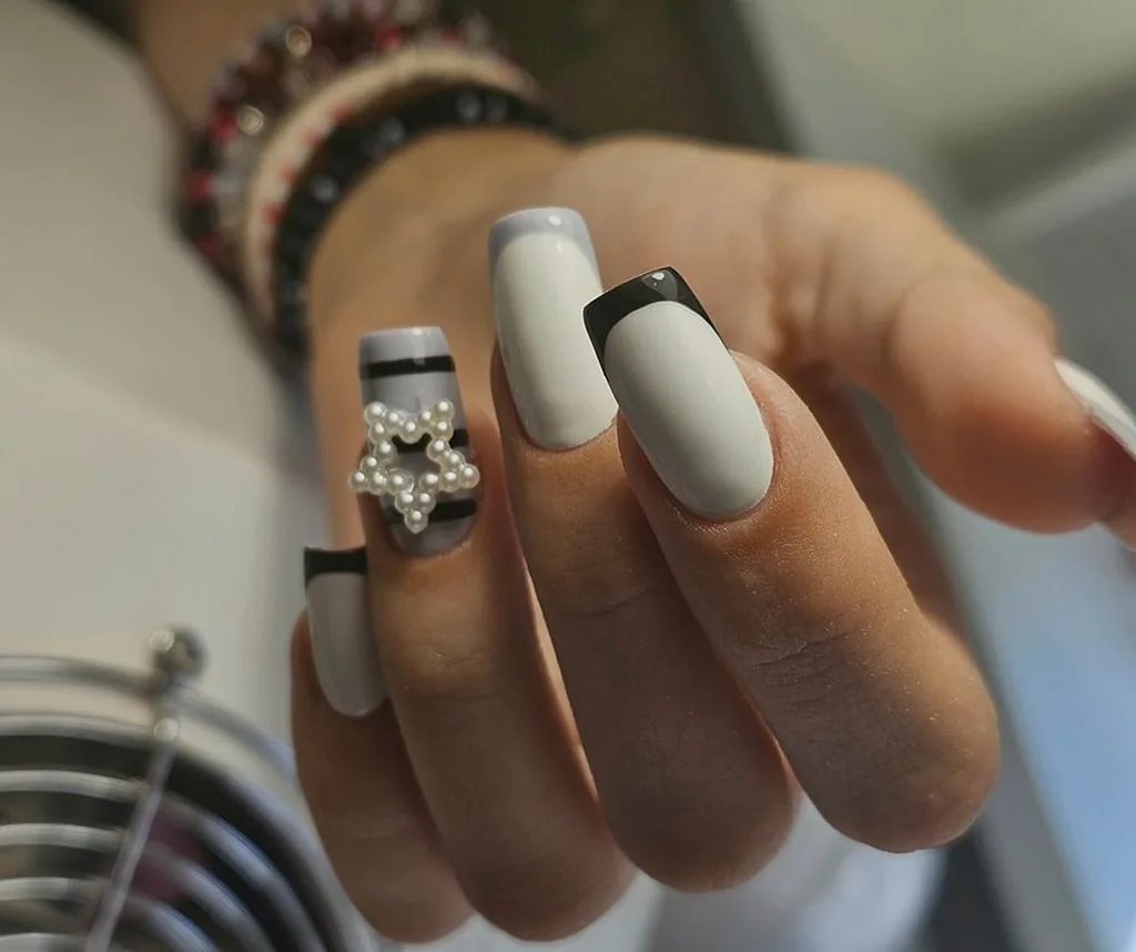 Paslaugos 3 Manikiūras su dekoru Elegansuus grožio salone Vilkaviškyje