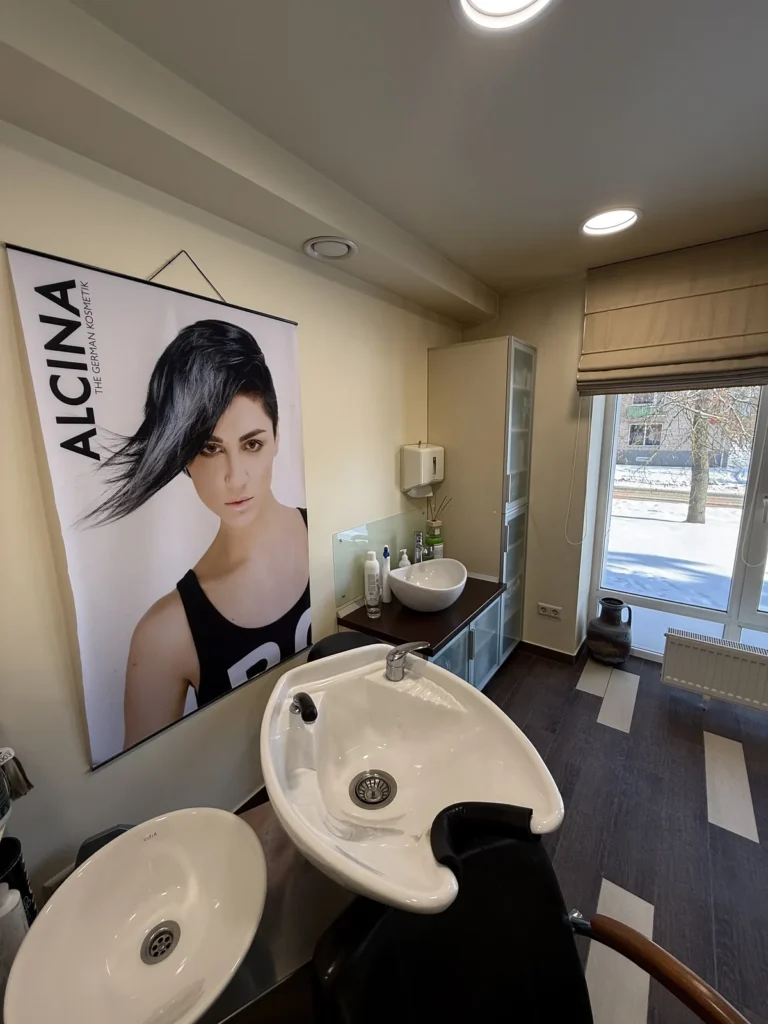 Pagrindinis 3 Elegansuus grožio salono kirpyklos zona