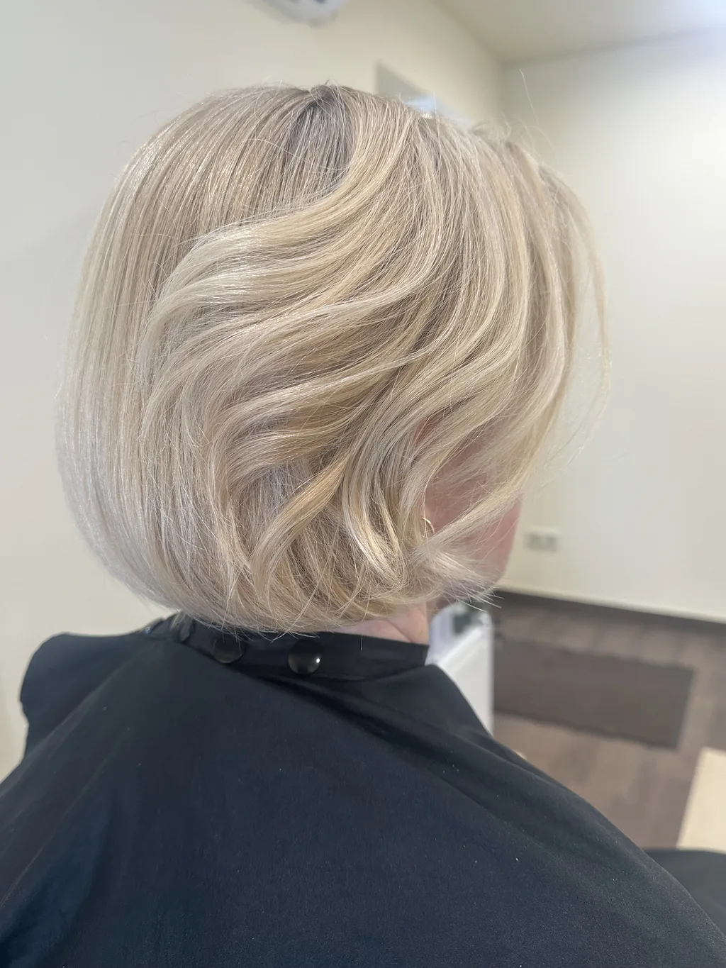 Moteriškos šukuosenos Vilkaviškyje, grožio salone Elegansuus