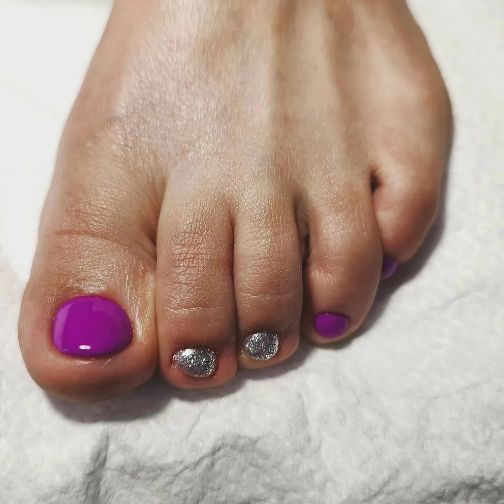 Paslaugos 6 Elegansuus grožio salone Vilkaviškyje atliktas pedikiūras su lakavimu